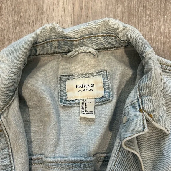 Light wash cotton denim jacket - Picture 3 of 4